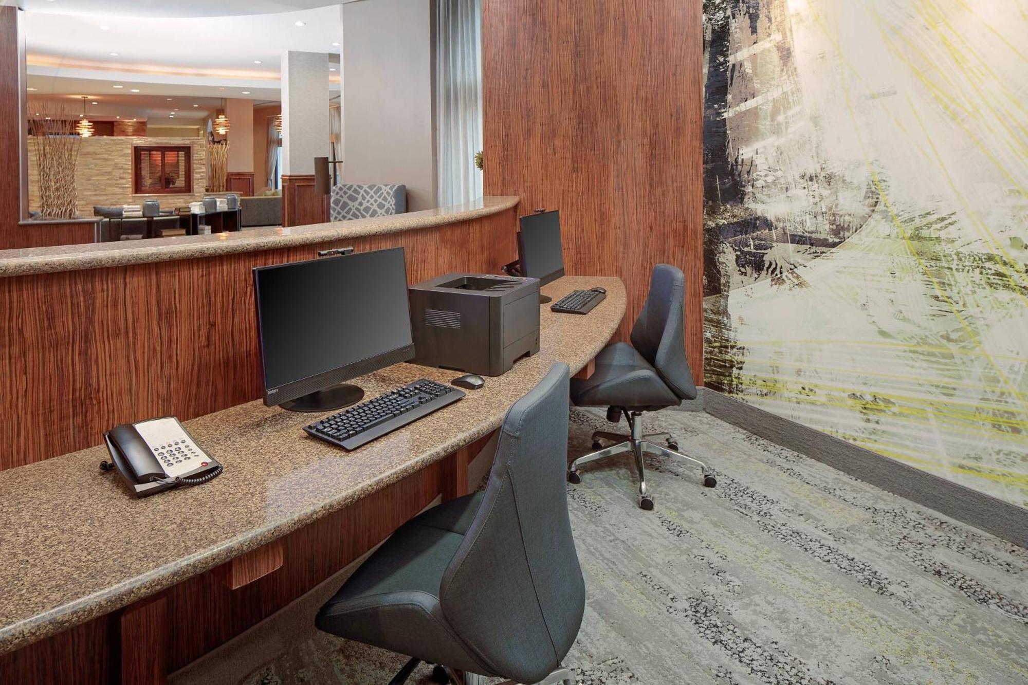 Courtyard By Marriott Hotel