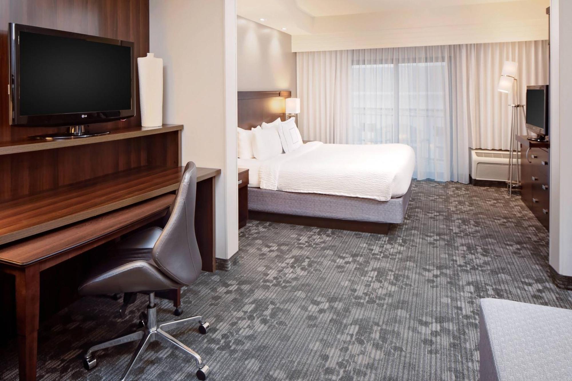 Courtyard By Marriott 3*